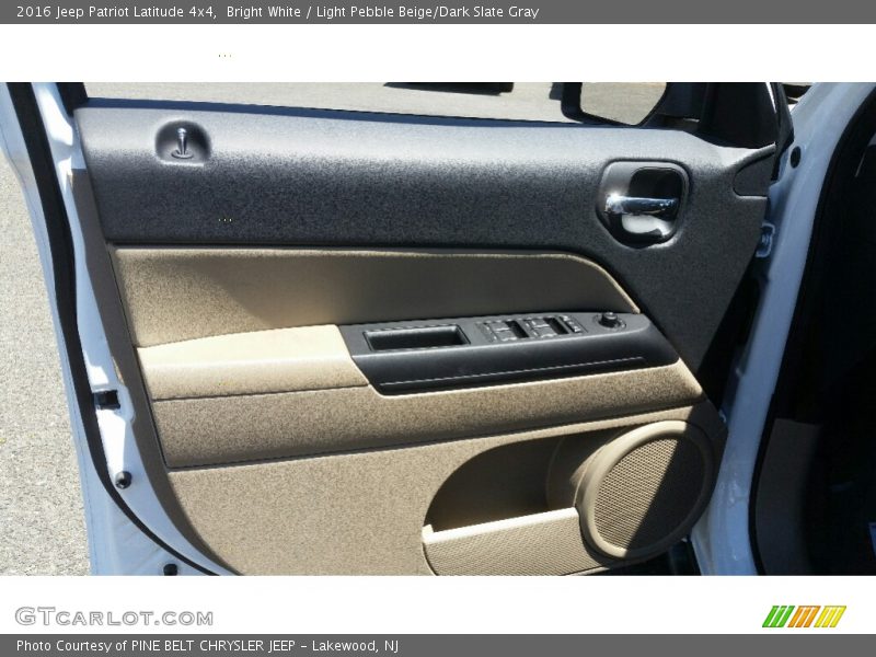 Bright White / Light Pebble Beige/Dark Slate Gray 2016 Jeep Patriot Latitude 4x4