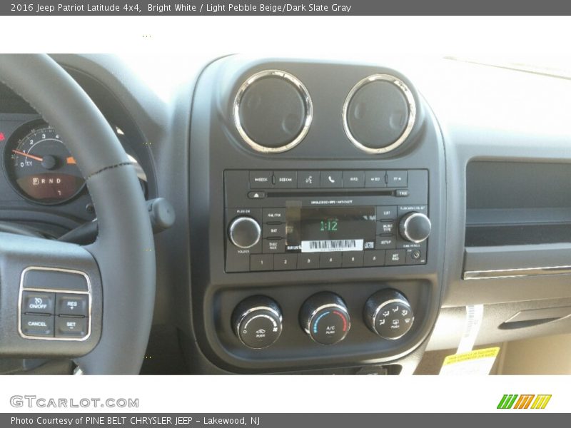 Bright White / Light Pebble Beige/Dark Slate Gray 2016 Jeep Patriot Latitude 4x4