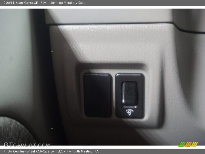 Silver Lightning Metallic / Sage 2004 Nissan Xterra XE