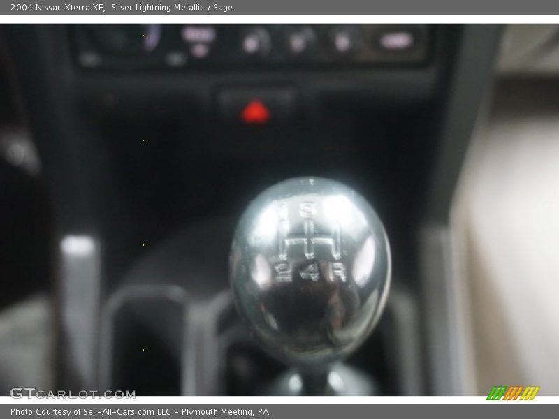 Silver Lightning Metallic / Sage 2004 Nissan Xterra XE