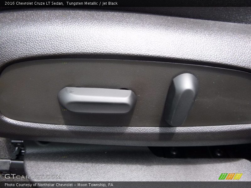 Tungsten Metallic / Jet Black 2016 Chevrolet Cruze LT Sedan