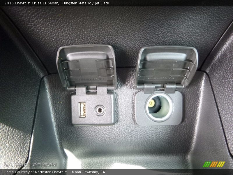 Tungsten Metallic / Jet Black 2016 Chevrolet Cruze LT Sedan