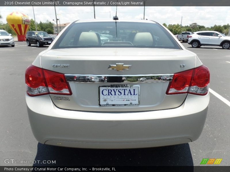 Champagne Silver Metallic / Cocoa/Light Neutral 2016 Chevrolet Cruze Limited LT