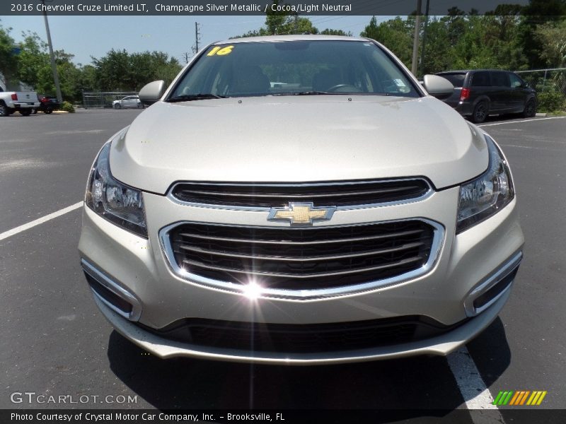 Champagne Silver Metallic / Cocoa/Light Neutral 2016 Chevrolet Cruze Limited LT
