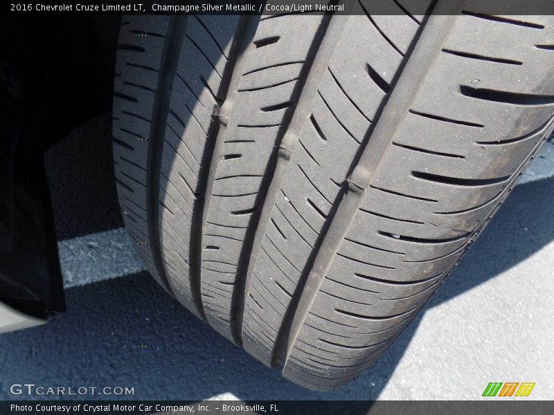 Champagne Silver Metallic / Cocoa/Light Neutral 2016 Chevrolet Cruze Limited LT