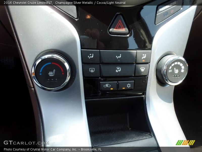Champagne Silver Metallic / Cocoa/Light Neutral 2016 Chevrolet Cruze Limited LT
