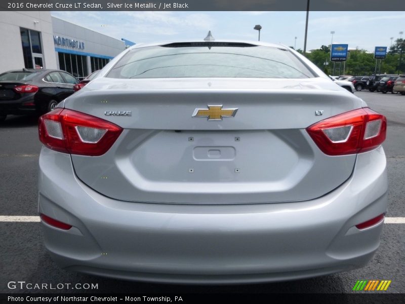 Silver Ice Metallic / Jet Black 2016 Chevrolet Cruze LT Sedan