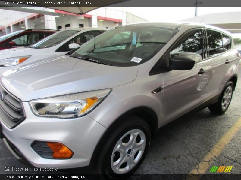 Front 3/4 View of 2017 Escape S