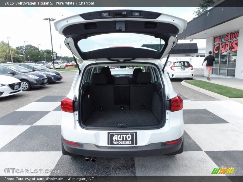 Pure White / Charcoal 2015 Volkswagen Tiguan S