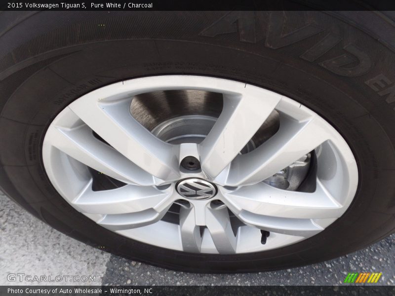 Pure White / Charcoal 2015 Volkswagen Tiguan S