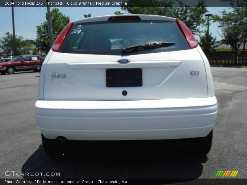 Cloud 9 White / Medium Graphite 2004 Ford Focus ZX5 Hatchback