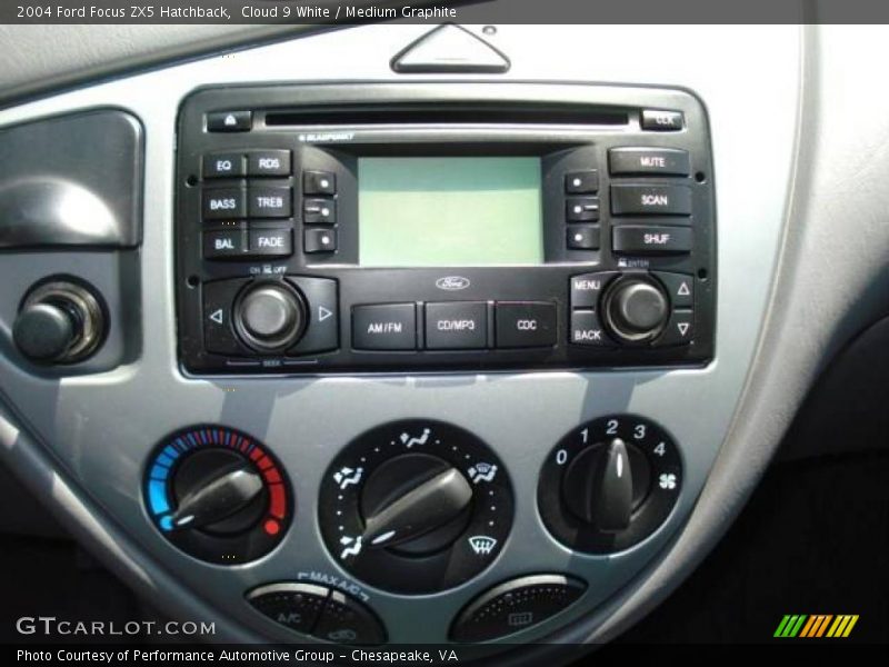 Cloud 9 White / Medium Graphite 2004 Ford Focus ZX5 Hatchback