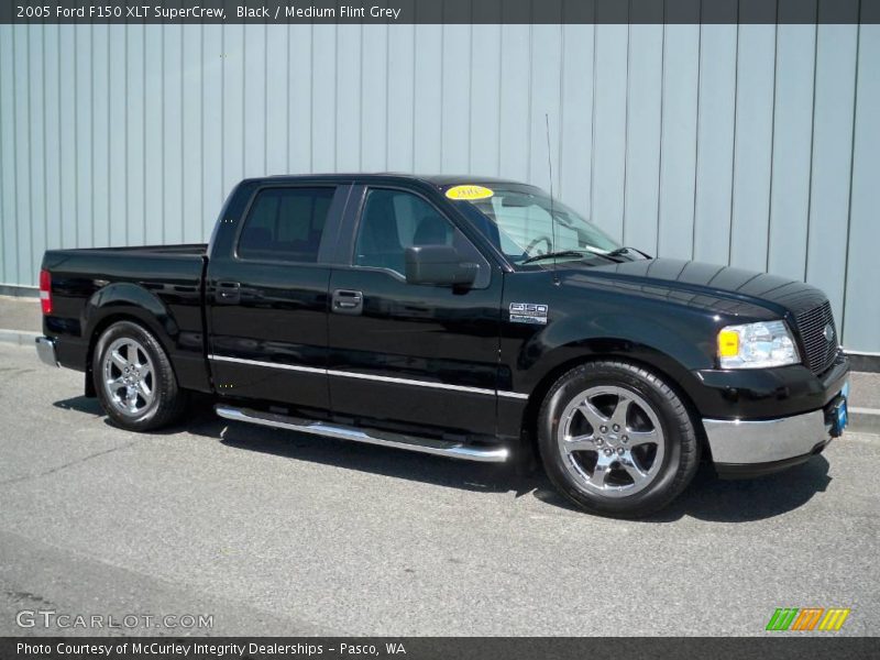 Black / Medium Flint Grey 2005 Ford F150 XLT SuperCrew