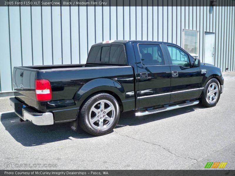 Black / Medium Flint Grey 2005 Ford F150 XLT SuperCrew