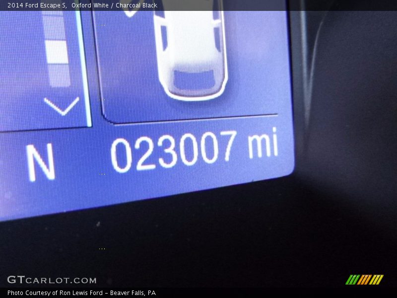 Oxford White / Charcoal Black 2014 Ford Escape S