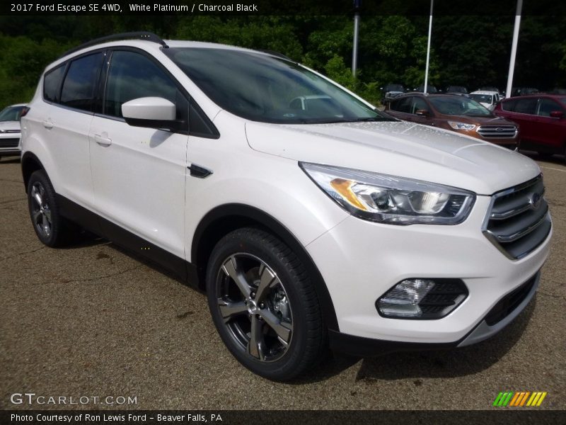 White Platinum / Charcoal Black 2017 Ford Escape SE 4WD