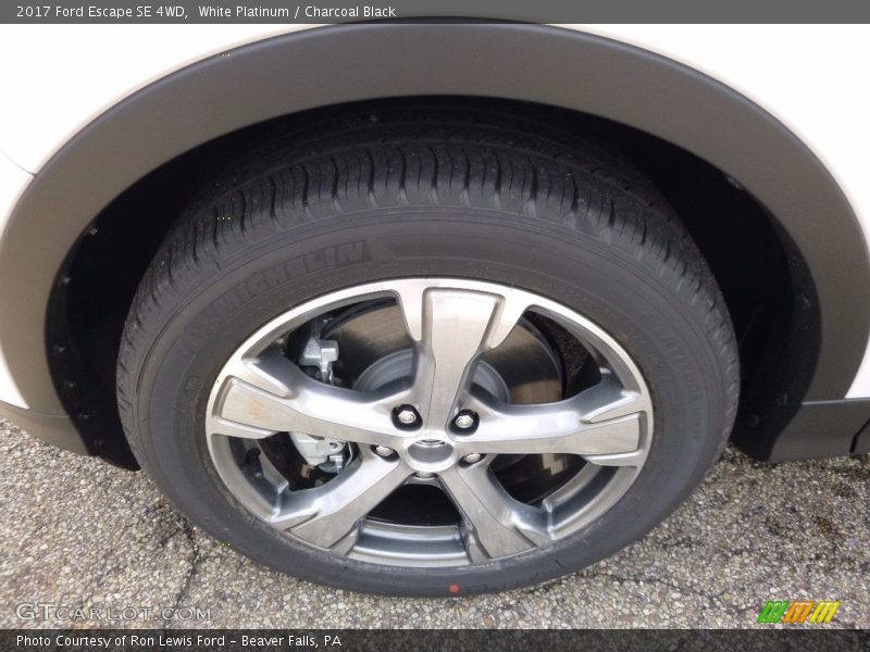 White Platinum / Charcoal Black 2017 Ford Escape SE 4WD