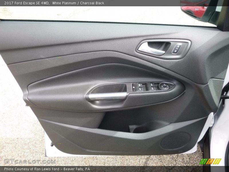 White Platinum / Charcoal Black 2017 Ford Escape SE 4WD