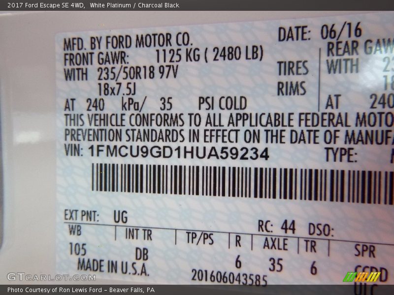 White Platinum / Charcoal Black 2017 Ford Escape SE 4WD