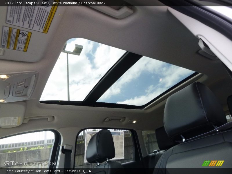White Platinum / Charcoal Black 2017 Ford Escape SE 4WD