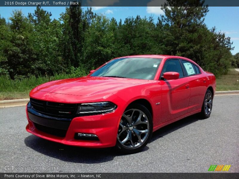 Front 3/4 View of 2016 Charger R/T