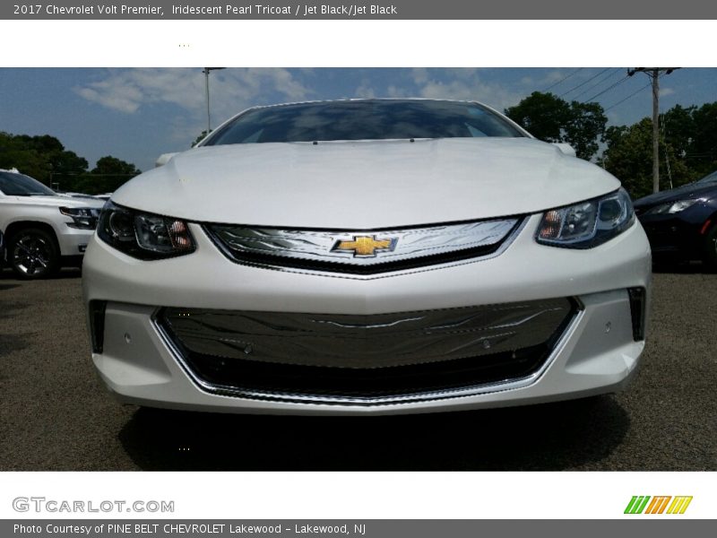 Iridescent Pearl Tricoat / Jet Black/Jet Black 2017 Chevrolet Volt Premier