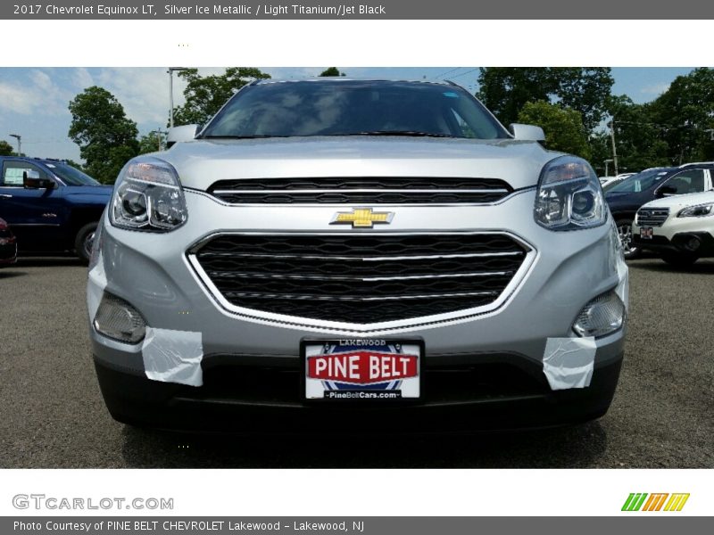 Silver Ice Metallic / Light Titanium/Jet Black 2017 Chevrolet Equinox LT