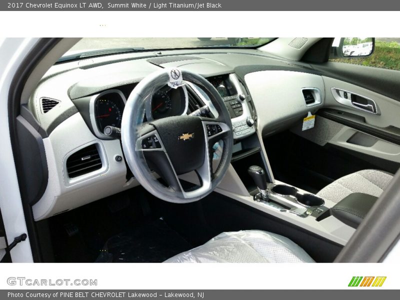 Summit White / Light Titanium/Jet Black 2017 Chevrolet Equinox LT AWD