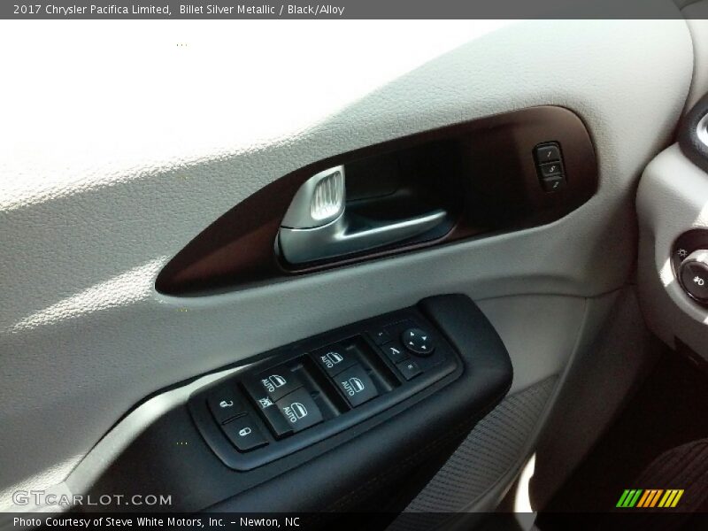 Billet Silver Metallic / Black/Alloy 2017 Chrysler Pacifica Limited