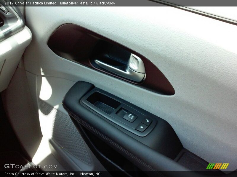 Billet Silver Metallic / Black/Alloy 2017 Chrysler Pacifica Limited