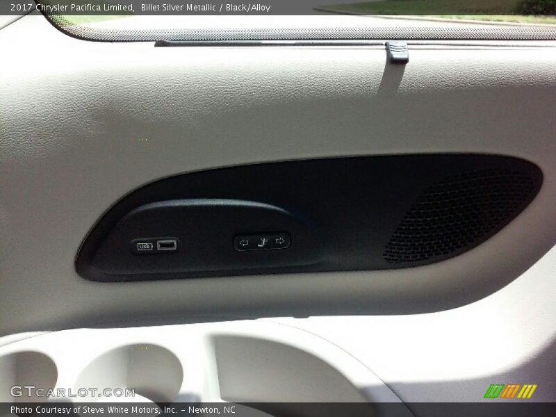 Billet Silver Metallic / Black/Alloy 2017 Chrysler Pacifica Limited