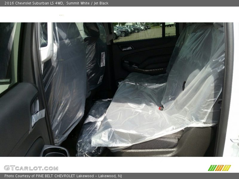 Summit White / Jet Black 2016 Chevrolet Suburban LS 4WD