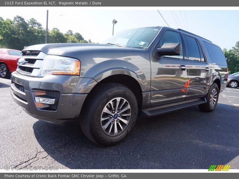 Front 3/4 View of 2015 Expedition EL XLT