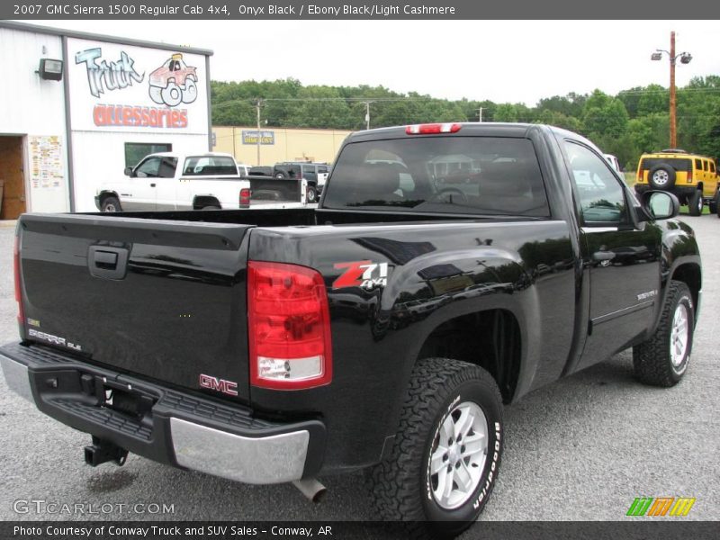 Onyx Black / Ebony Black/Light Cashmere 2007 GMC Sierra 1500 Regular Cab 4x4