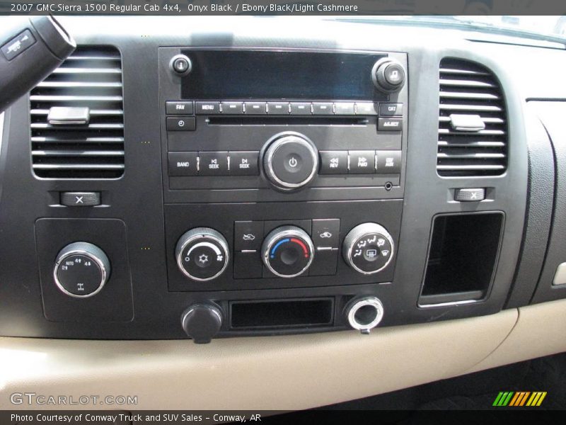 Onyx Black / Ebony Black/Light Cashmere 2007 GMC Sierra 1500 Regular Cab 4x4