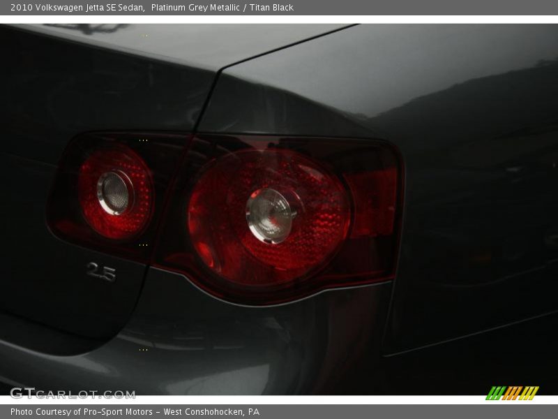 Platinum Grey Metallic / Titan Black 2010 Volkswagen Jetta SE Sedan