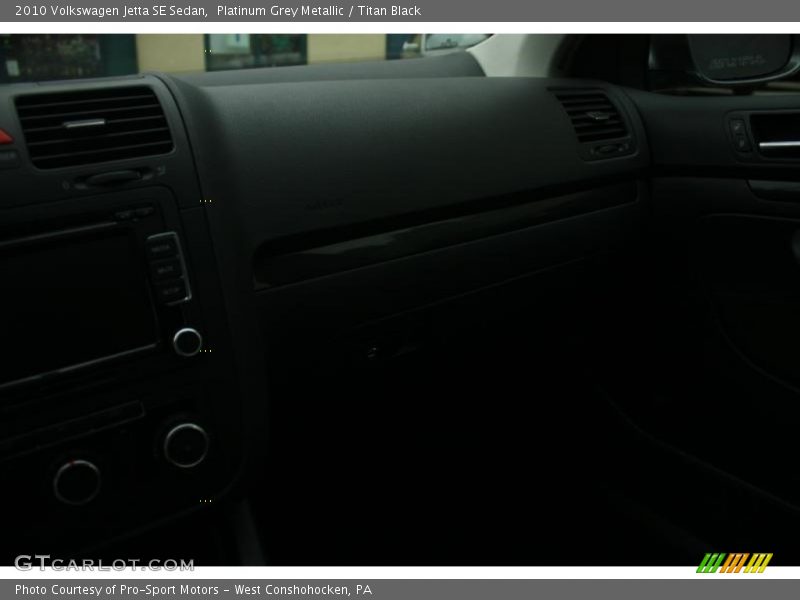 Platinum Grey Metallic / Titan Black 2010 Volkswagen Jetta SE Sedan
