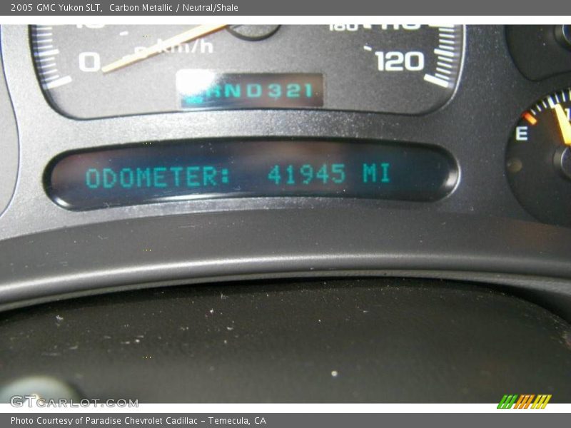 Carbon Metallic / Neutral/Shale 2005 GMC Yukon SLT