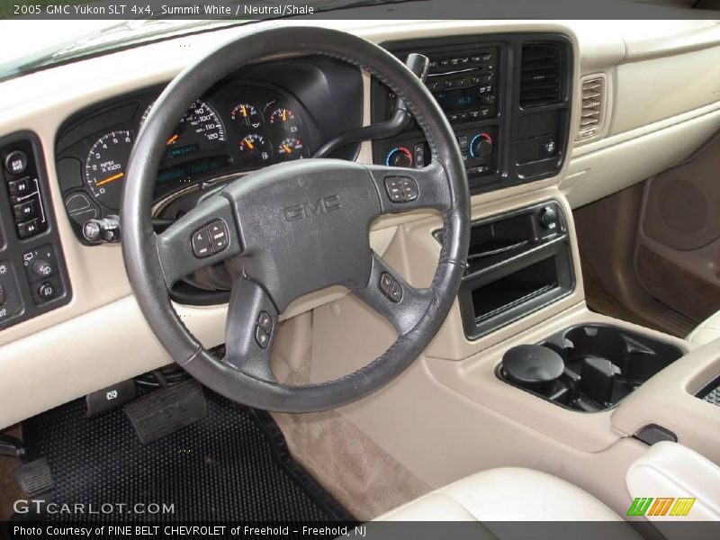 Summit White / Neutral/Shale 2005 GMC Yukon SLT 4x4
