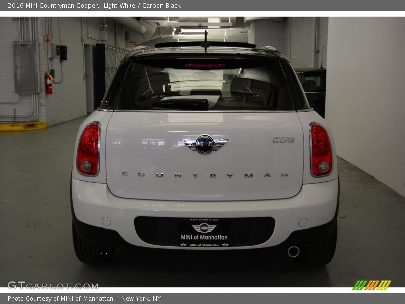 Light White / Carbon Black 2016 Mini Countryman Cooper