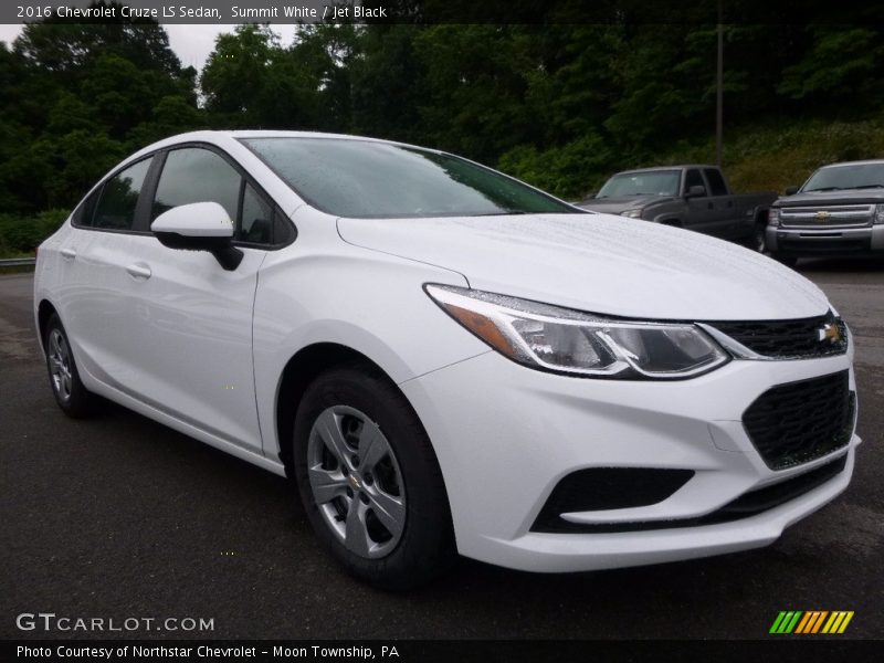 Front 3/4 View of 2016 Cruze LS Sedan