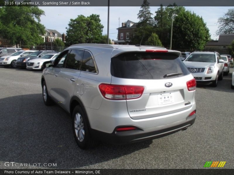 Sparkling Silver / Satin Black 2016 Kia Sorento LX