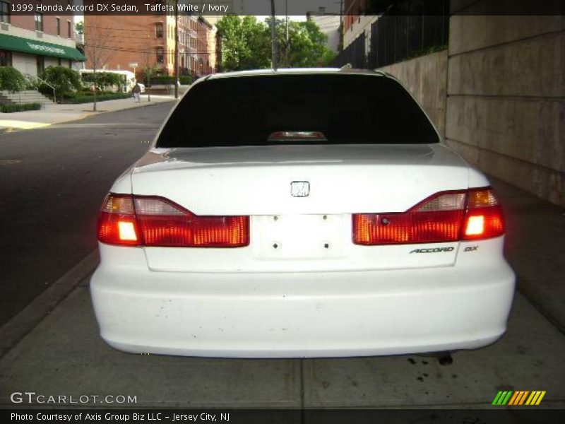 Taffeta White / Ivory 1999 Honda Accord DX Sedan