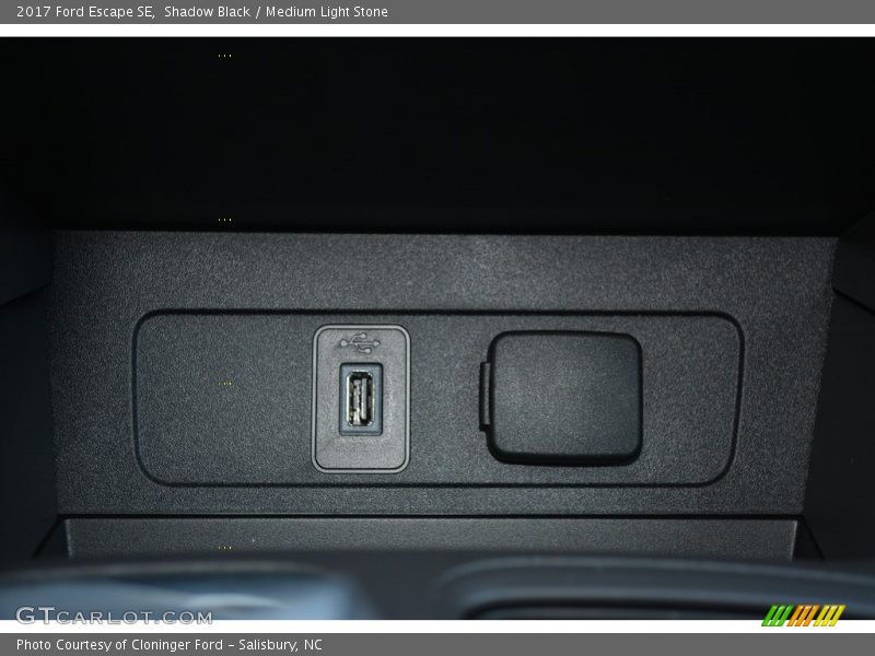Shadow Black / Medium Light Stone 2017 Ford Escape SE