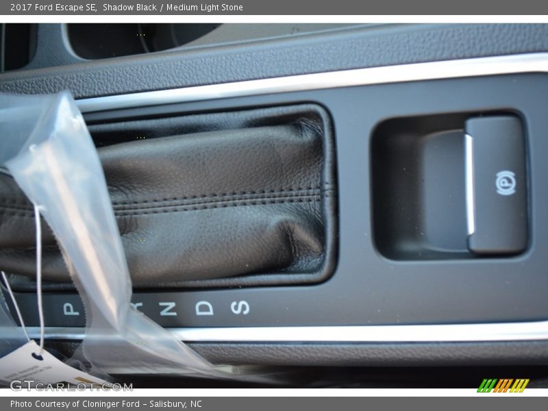 Shadow Black / Medium Light Stone 2017 Ford Escape SE