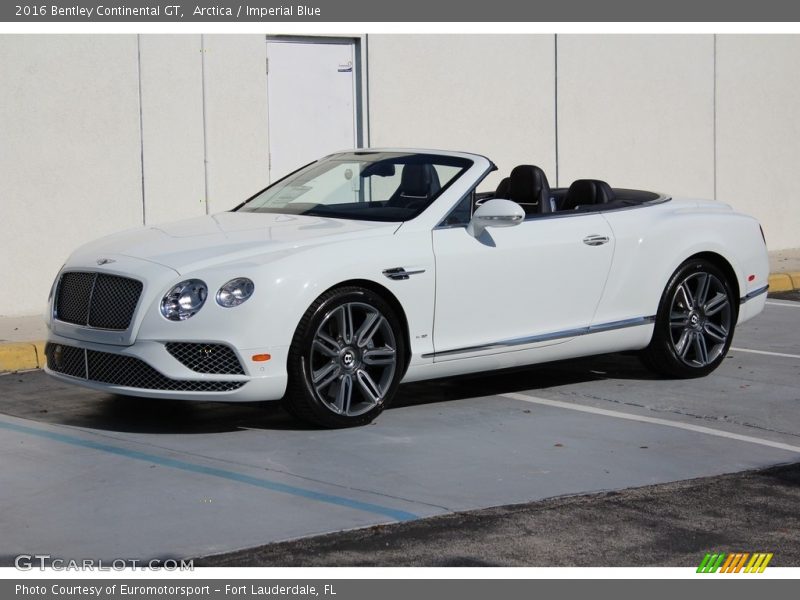 Front 3/4 View of 2016 Continental GT 