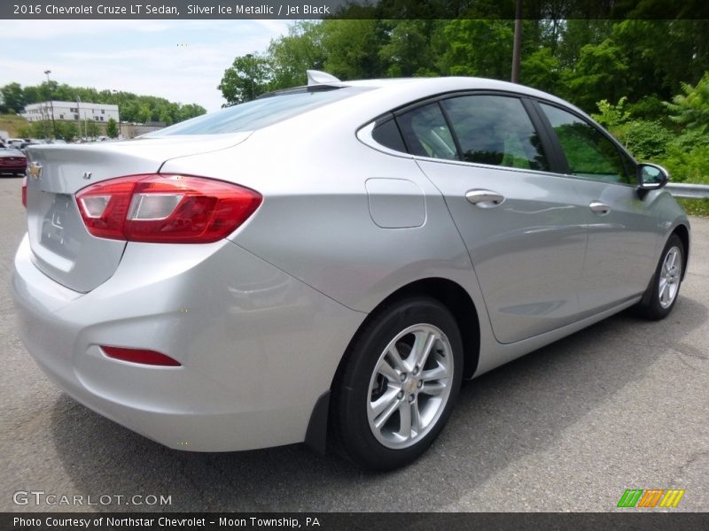 Silver Ice Metallic / Jet Black 2016 Chevrolet Cruze LT Sedan
