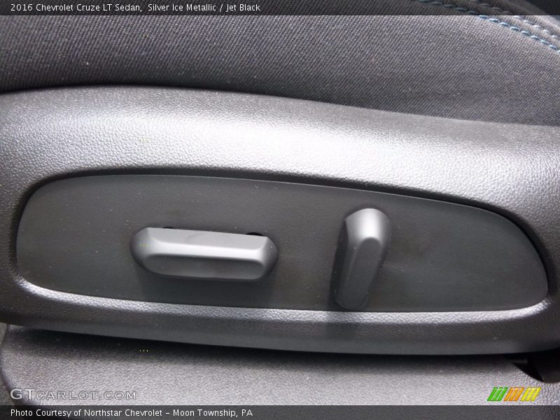 Silver Ice Metallic / Jet Black 2016 Chevrolet Cruze LT Sedan