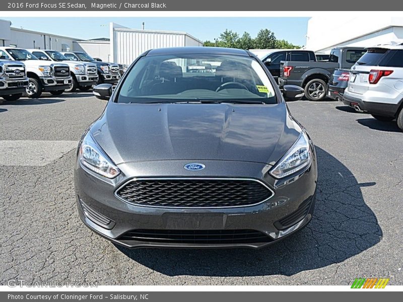 Magnetic / Charcoal Black 2016 Ford Focus SE Sedan