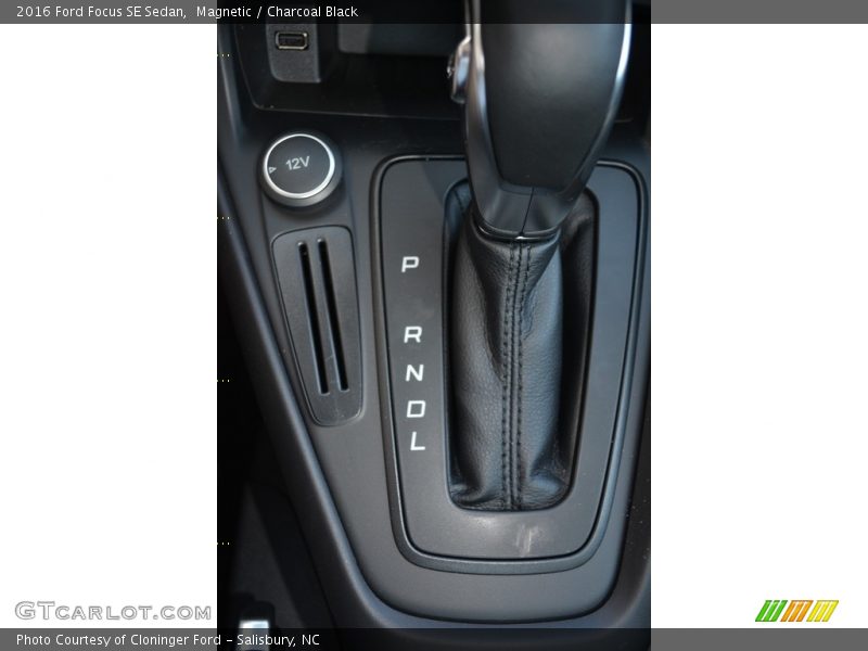 Magnetic / Charcoal Black 2016 Ford Focus SE Sedan